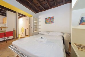 1 bedroom, iron/ironing board, WiFi, bed sheets - Cozy Private Access Apartment less than a minute from Navona Square - La Volpe (Roma)
