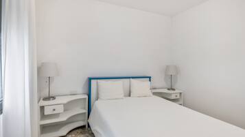 7 bedrooms, iron/ironing board, WiFi, bed sheets