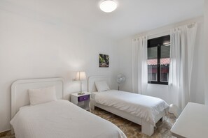 7 slaapkamers, een strijkplank/strijkijzer, wifi, beddengoed