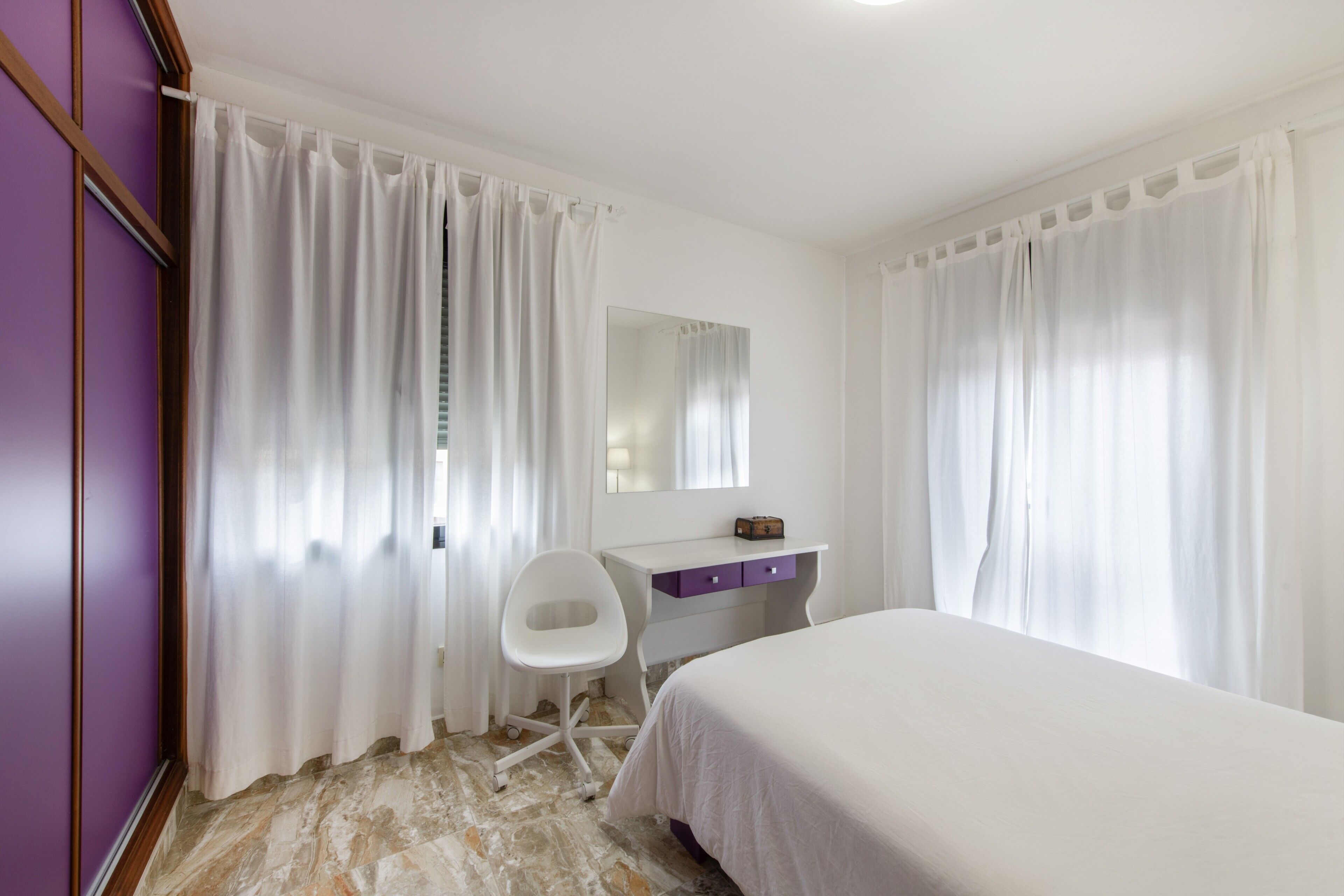 7 chambres, fer et planche à repasser, Wi-Fi, draps fournis