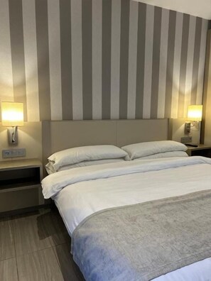 Laptop workspace, blackout curtains - Hotel Falcon Thalassa Resort & Spa (Ain El Turk)