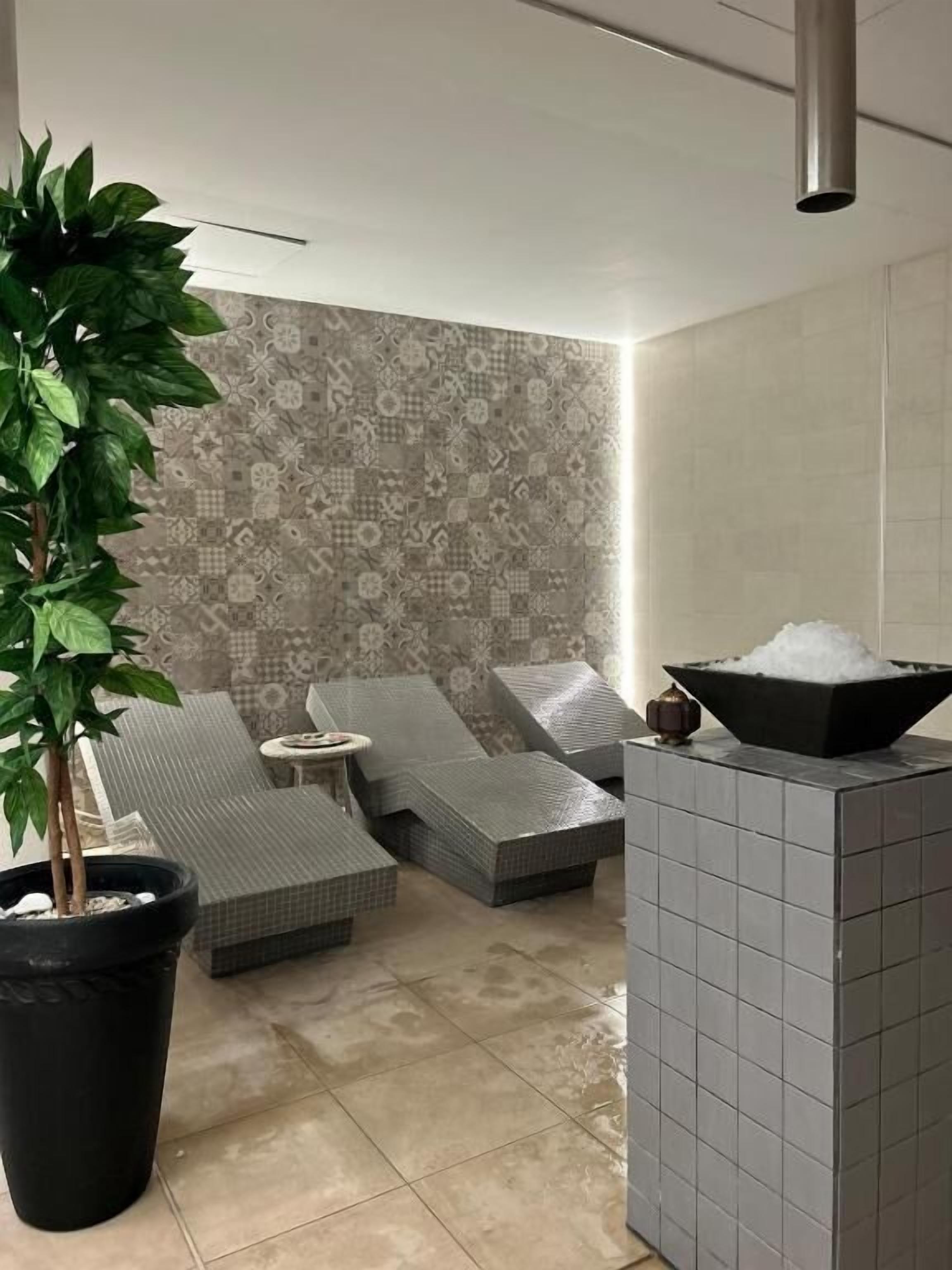 土耳其浴、热石按摩、深层组织按摩、运动按摩、排毒体膜、面部护理