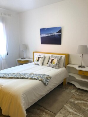 2 slaapkamers, een strijkplank/strijkijzer, wifi, beddengoed