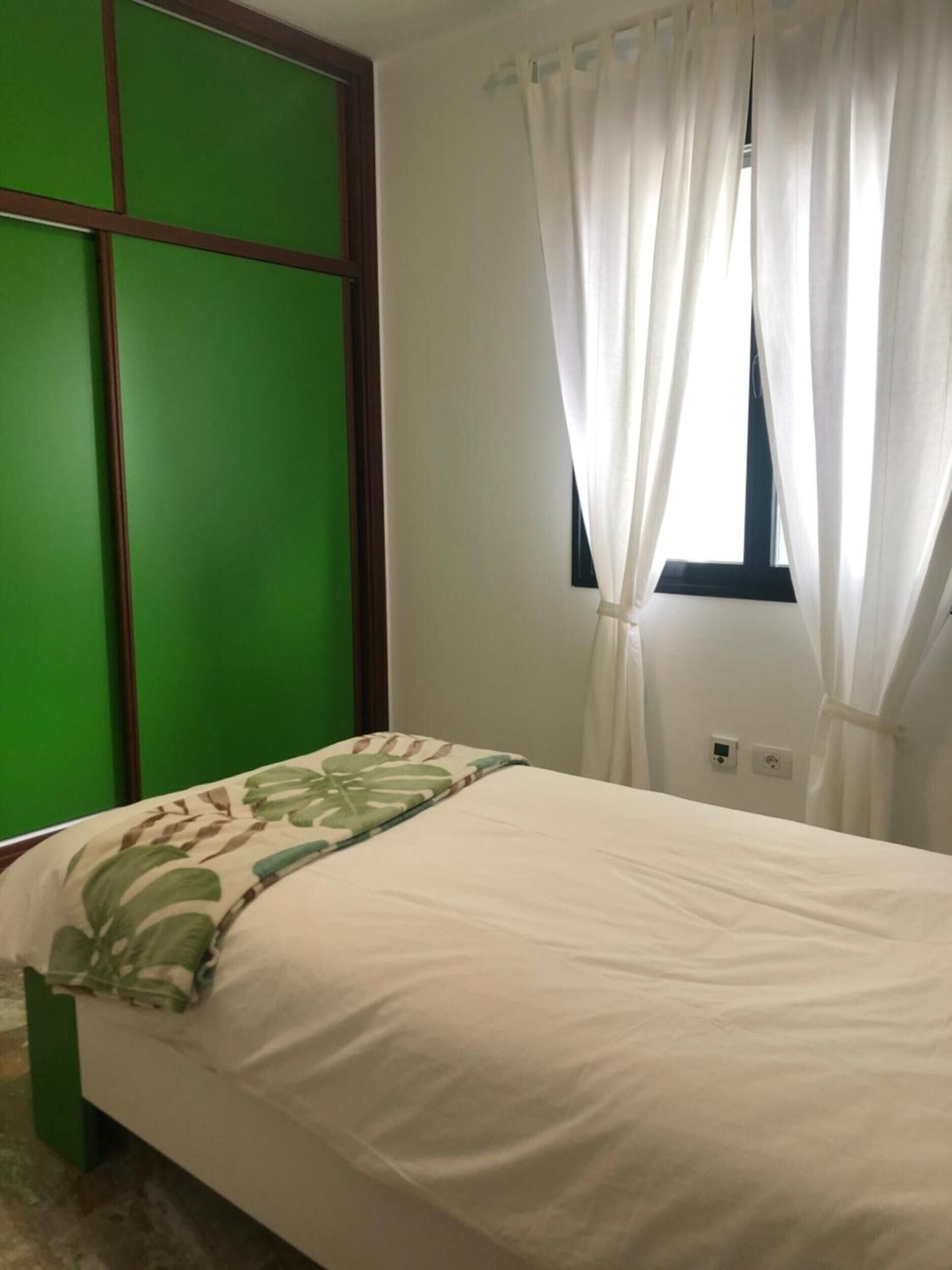 2 bedrooms, iron/ironing board, bed sheets