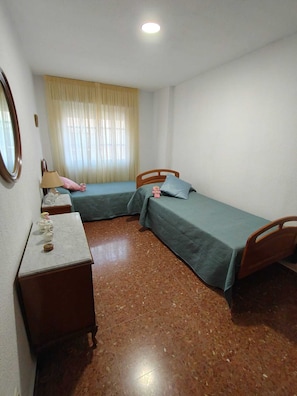 3 camere, ferro/asse da stiro, lenzuola, accesso in sedia a rotelle