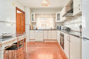 Fridge, oven, stovetop, coffee/tea maker