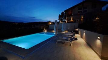 Seasonal outdoor pool, pool umbrellas, sun loungers