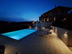 Seasonal outdoor pool, pool umbrellas, sun loungers - Villa dell'Olivo Bianco (Castion Veronese)