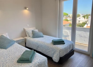 6 chambres, fer et planche à repasser, Wi-Fi, draps fournis