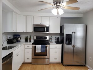 Micro-ondas, fogão, cooktop, lava-louças
