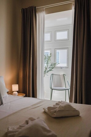 2 bedrooms, iron/ironing board, travel crib, free WiFi