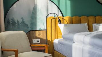 Schreibtisch, laptopgeeigneter Arbeitsplatz, Bügeleisen/Bügelbrett