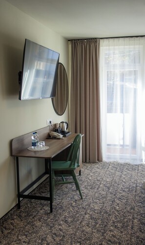 Desk, laptop workspace, free WiFi