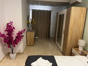 1 chambre, fer et planche Ă repasser, Wi-Fi gratuit, draps fournis