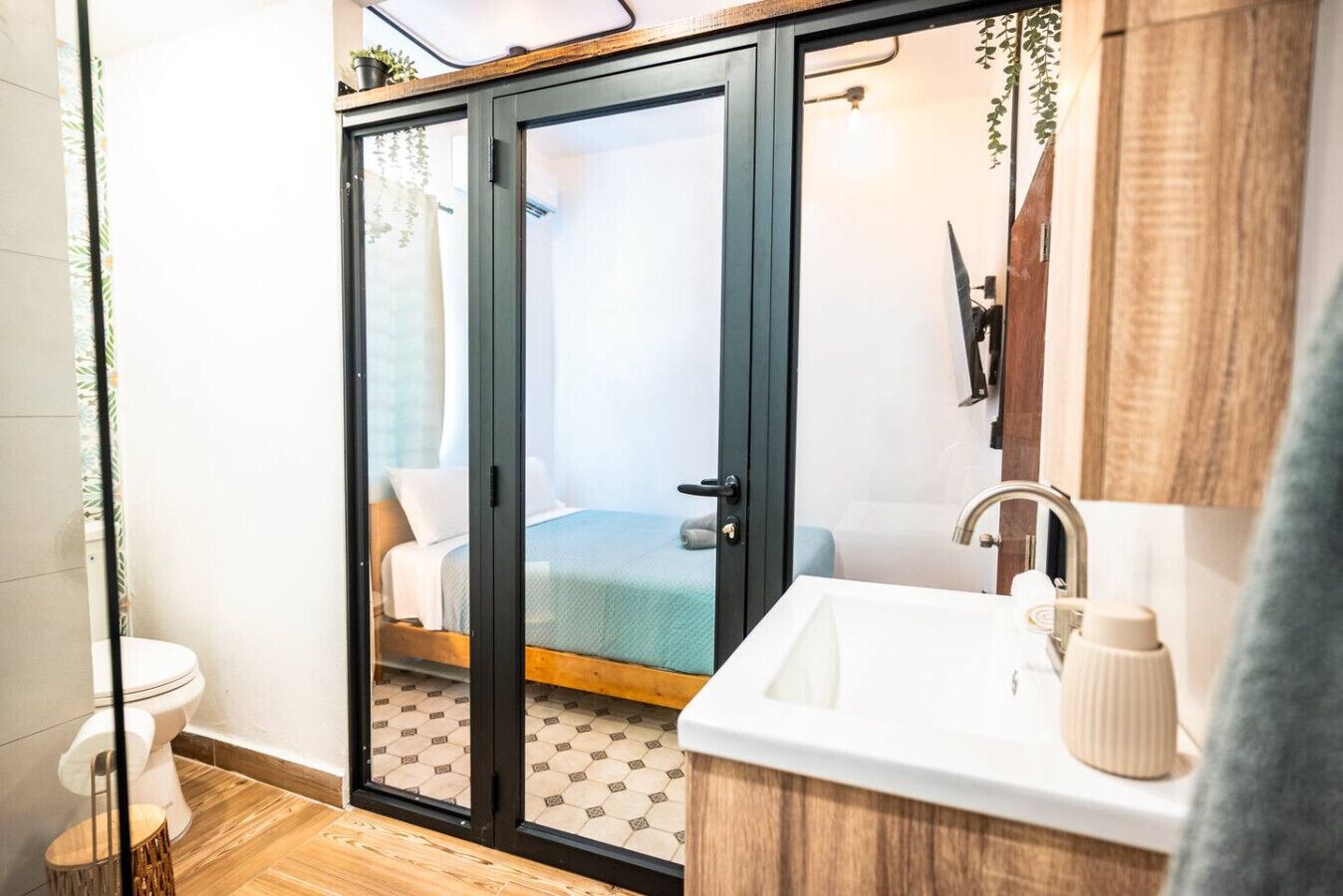 3 chambres, fer et planche à repasser, Wi-Fi, draps fournis