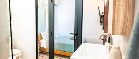 3 habitaciones, tabla de planchar con plancha y wifi gratis