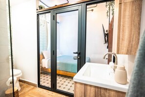 3 dormitorios, tabla de planchar con plancha, wifi gratis y ropa de cama