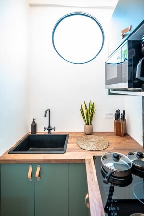 Fridge, microwave, stovetop, coffee/tea maker