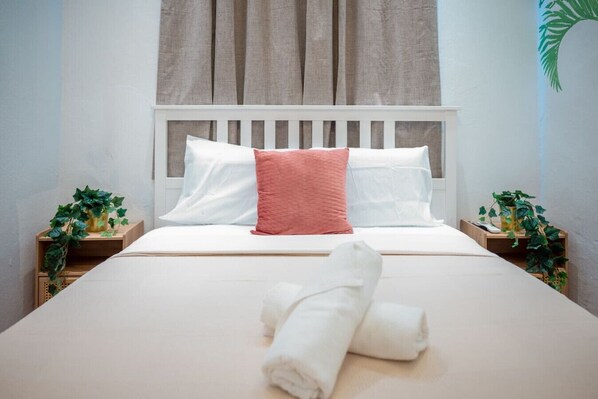 2 habitaciones, tabla de planchar con plancha, wifi y ropa de cama 