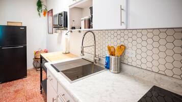 Fridge, microwave, stovetop, coffee/tea maker