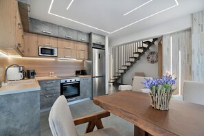 Mikrovågsugn, ugn, spishäll och diskmaskin