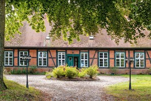 Exterior - Apartment 'Lemon Attic' with Shared Terrace, Shared Garden and Wi-Fi (Wardow Ortsteil Polchow)