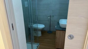 Shower, hair dryer, towels - Apartment 'Olbia Comfort' with Shared Pool, Balcony and Air Conditioning (Olbia)