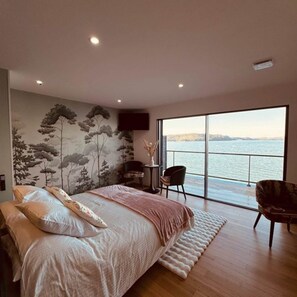 1 bedroom, in-room safe, iron/ironing board, free WiFi