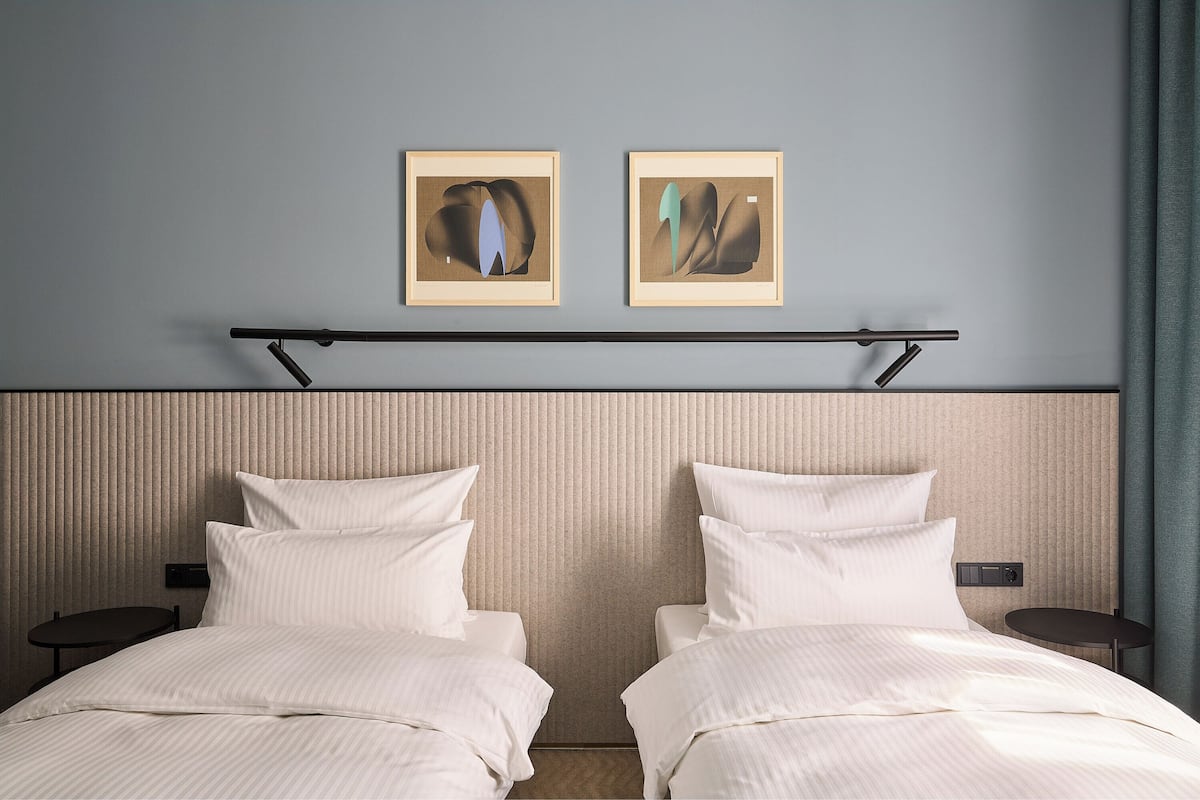 Standard Twin Room | In-room safe, desk, laptop workspace, blackout drapes
