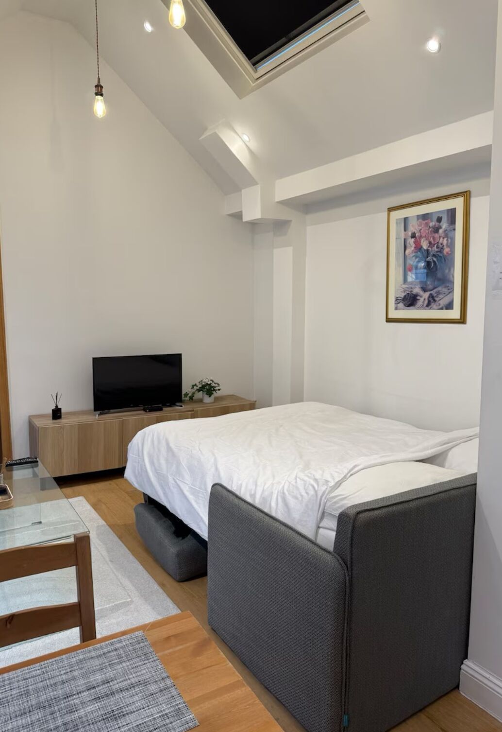 1 slaapkamer, een strijkplank/strijkijzer, wifi, beddengoed