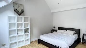 1 slaapkamer, een strijkplank/strijkijzer, wifi, beddengoed