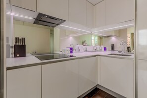 Fridge, microwave, stovetop, dishwasher