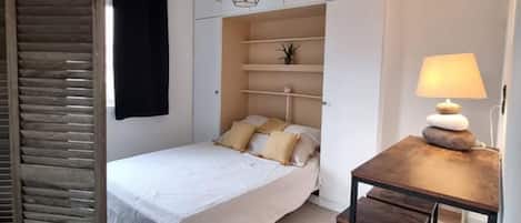 2 chambres, fer et planche à repasser, draps fournis