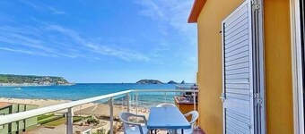 Sea view apartment (pet friendly)