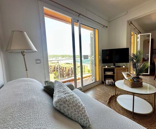 Sea view apartment (pet friendly)