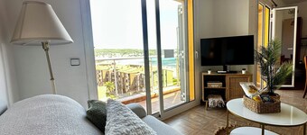 Sea view apartment (pet friendly)