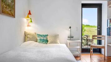 5 habitaciones, tabla de planchar con plancha y cuna de viaje