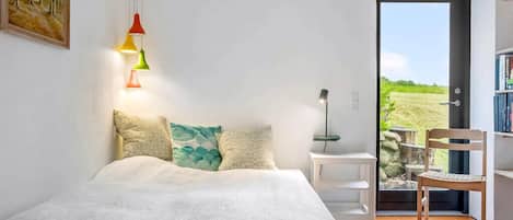 5 slaapkamers, een strijkplank/strijkijzer, reisbedje, gratis wifi