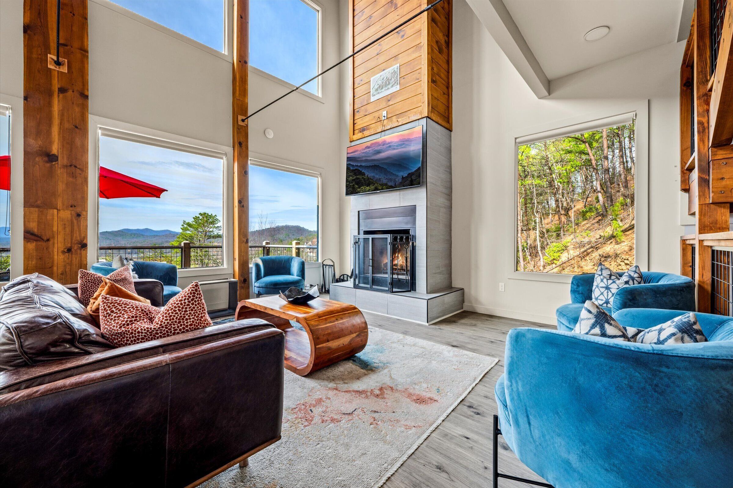 スマートテレビ、暖炉、テーブルサッカー台