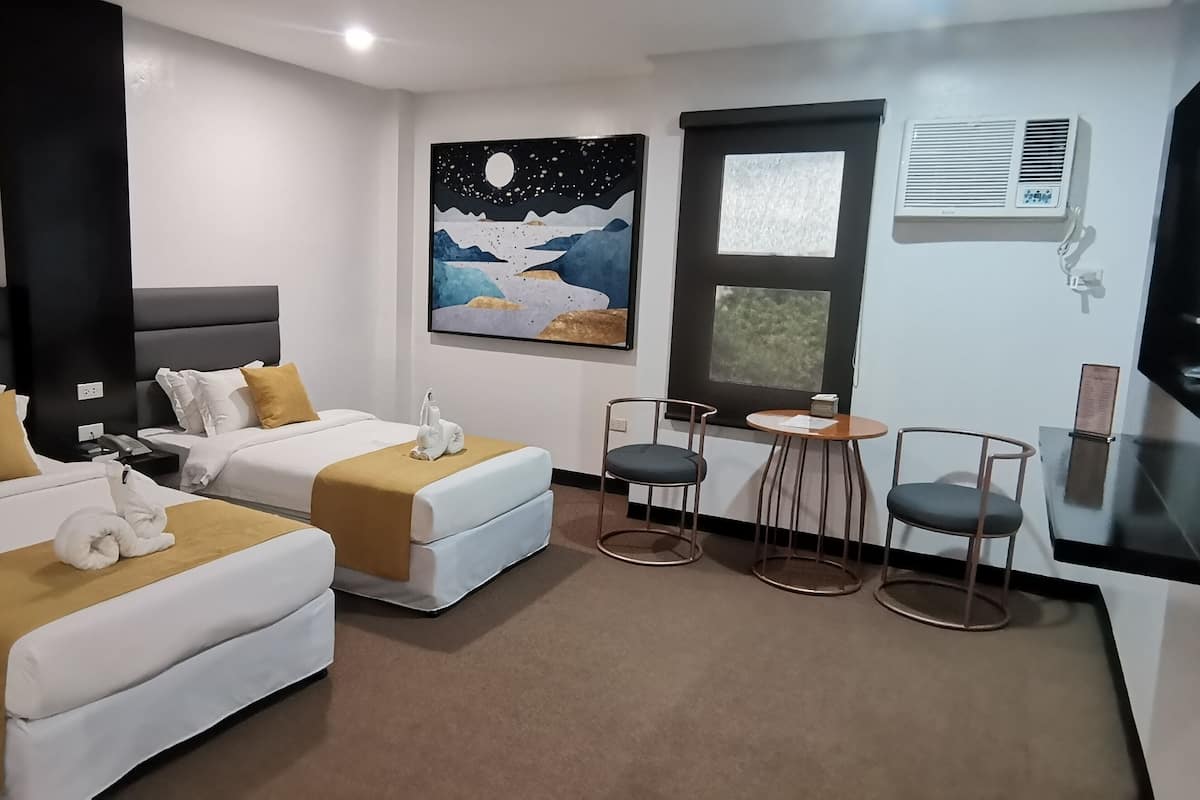 Chambre Deluxe avec lits jumeaux | Literie de qualité supérieure, bureau, Wi-Fi gratuit, draps fournis