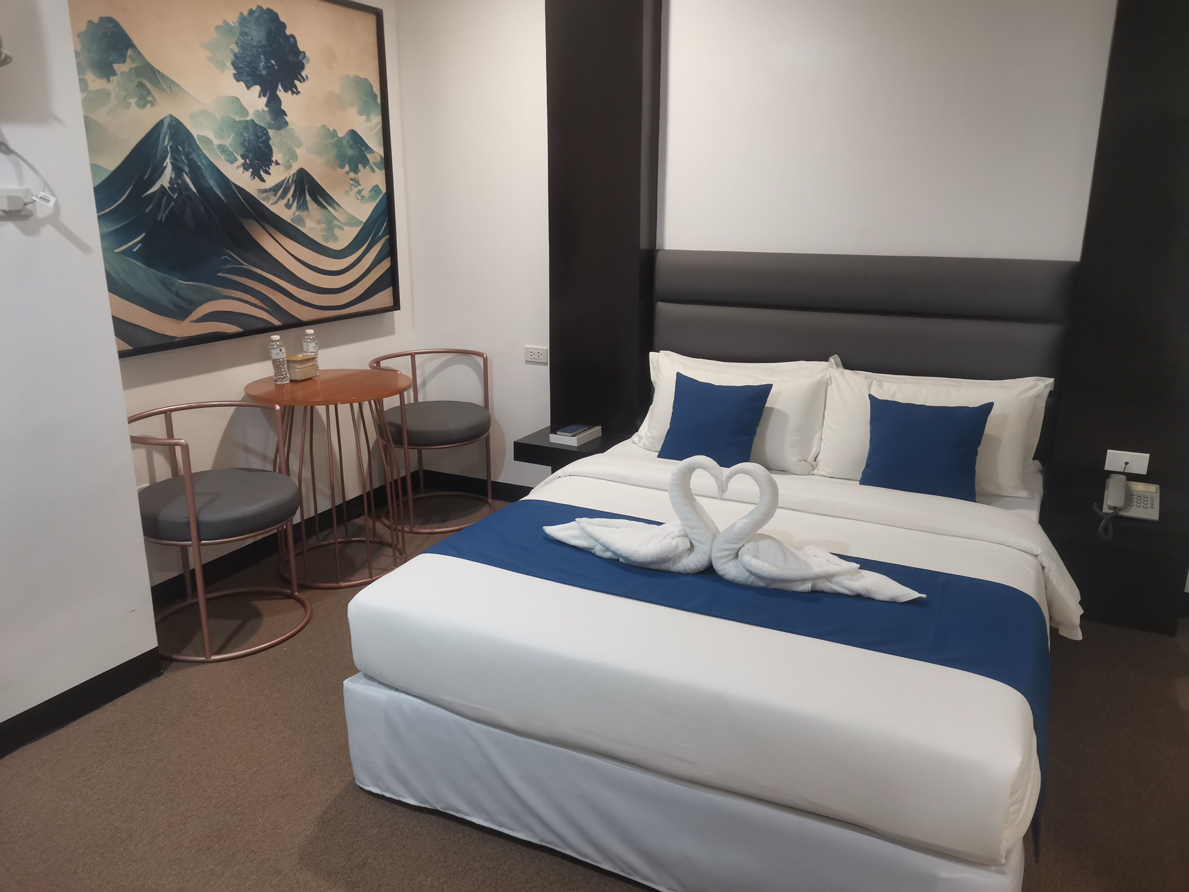 Standard-Doppelzimmer | Hochwertige Bettwaren, Schreibtisch, kostenloses WLAN, Bettwäsche