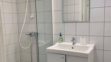 Dusche, Handtücher, Seife, Shampoo