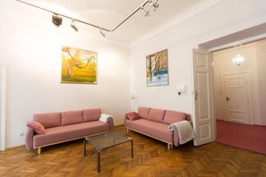 Deluxe Apartment, 1 Bedroom, Air conditioning | In-room safe, blackout drapes, iron/ironing board, free WiFi - Roman Apartments (Kraków)