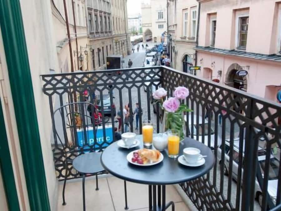Deluxe Apartment, 1 Bedroom, City View | In-room safe, blackout drapes, iron/ironing board, free WiFi