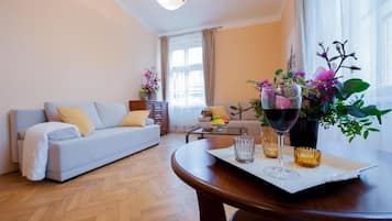 ファミリー アパートメント 2 ベッドルーム キッチン | セーフティボックス (室内)、遮光カーテン、アイロン / アイロン台、WiFi (無料)