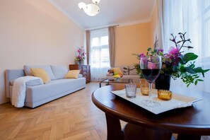 Family Apartment, 2 Bedrooms, Kitchen | In-room safe, blackout drapes, iron/ironing board, free WiFi - Roman Apartments (Kraków)
