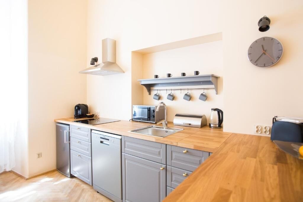 Căn hộ Deluxe, 2 phòng ngủ, bếp | Két bảo mật tại phòng, màn/rèm cản sáng, bàn ủi/dụng cụ ủi quần áo 