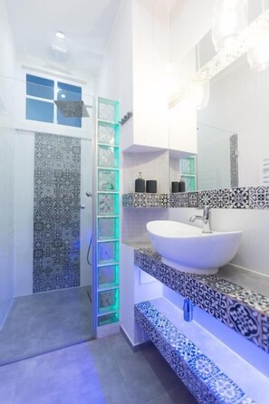 In-room safe, blackout drapes, iron/ironing board, free WiFi - Roman Apartments (Kraków)