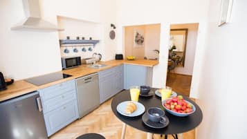 Deluxe-Apartment, 2 Schlafzimmer, Küche | Zimmersafe, Verdunkelungsvorhänge, Bügeleisen/Bügelbrett