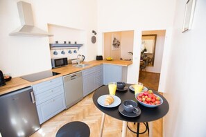 Deluxe Apartment, 2 Bedrooms, Kitchen | In-room safe, blackout drapes, iron/ironing board, free WiFi - Roman Apartments (Kraków)